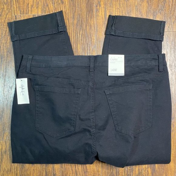 NWT Style & CO Plus Cuffed Mid-Rise Capri Jeans - Picture 2 of 2
